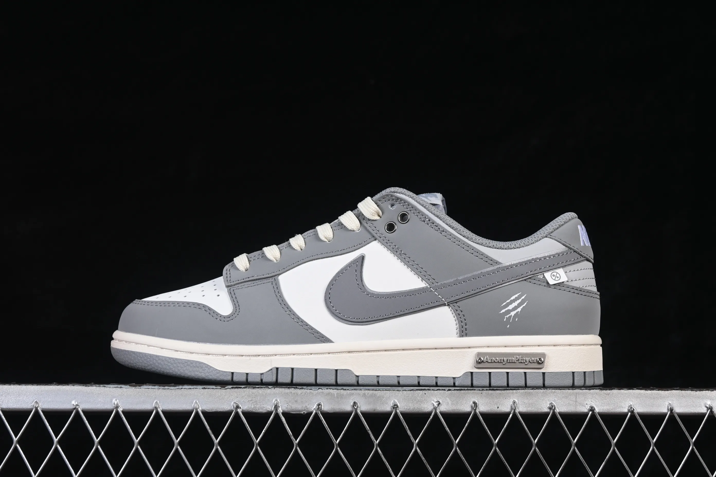 All categories Nk SB Dunk Series Nk SB Dunk Low High-end customized low-top sneakers Nike SB Dunk Low Anniversary high-end customized low-top casual sneakers GW0510-051